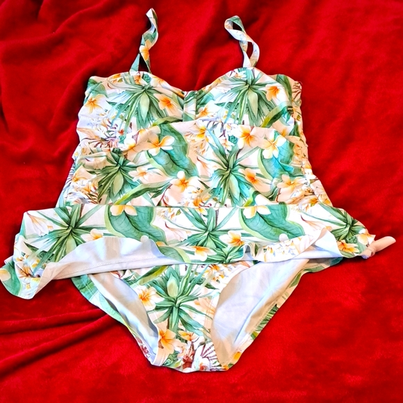 Swimsuit - Picture 2 of 5